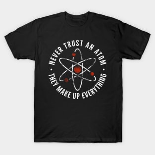 Never trust an atom they make up everything Funny Science Pun T-Shirt